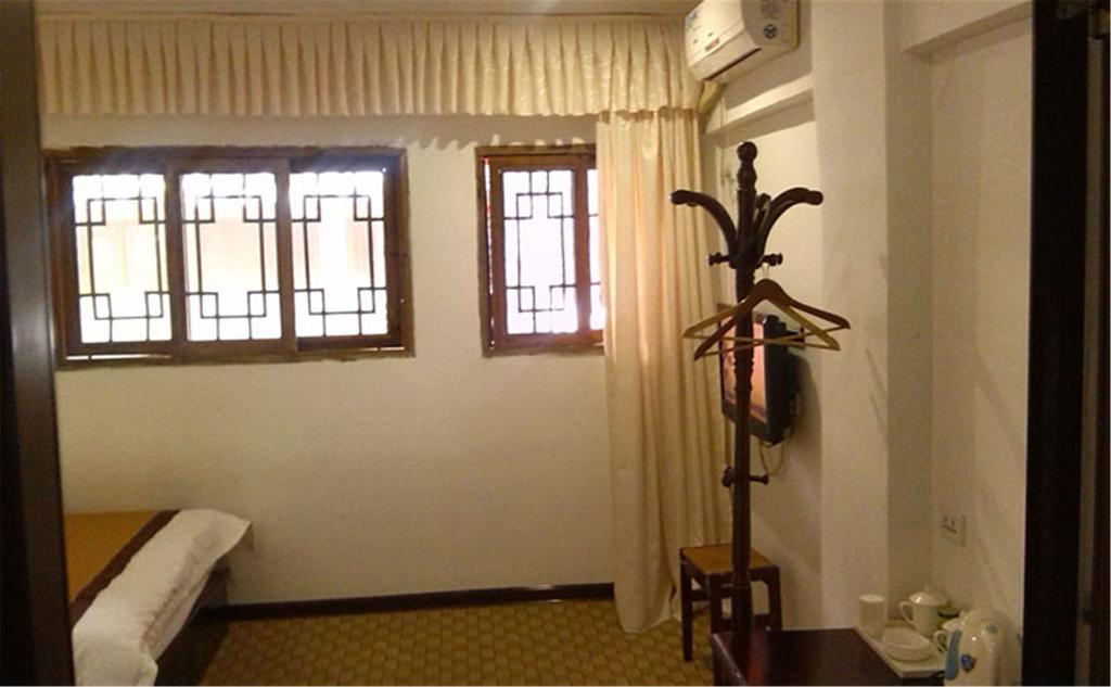 Wudangshan Yinjie Holiday Hotel Danjiangkou Quarto foto