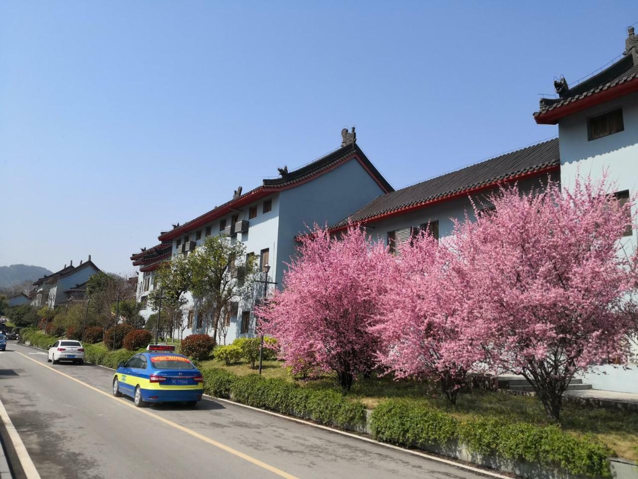 Wudangshan Yinjie Holiday Hotel Danjiangkou Exterior foto